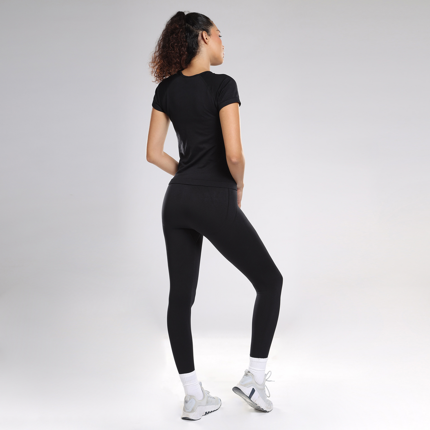Aria Seamless Tee - Black