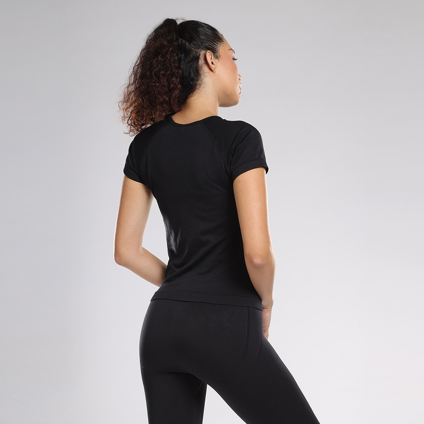 Aria Seamless Tee - Black