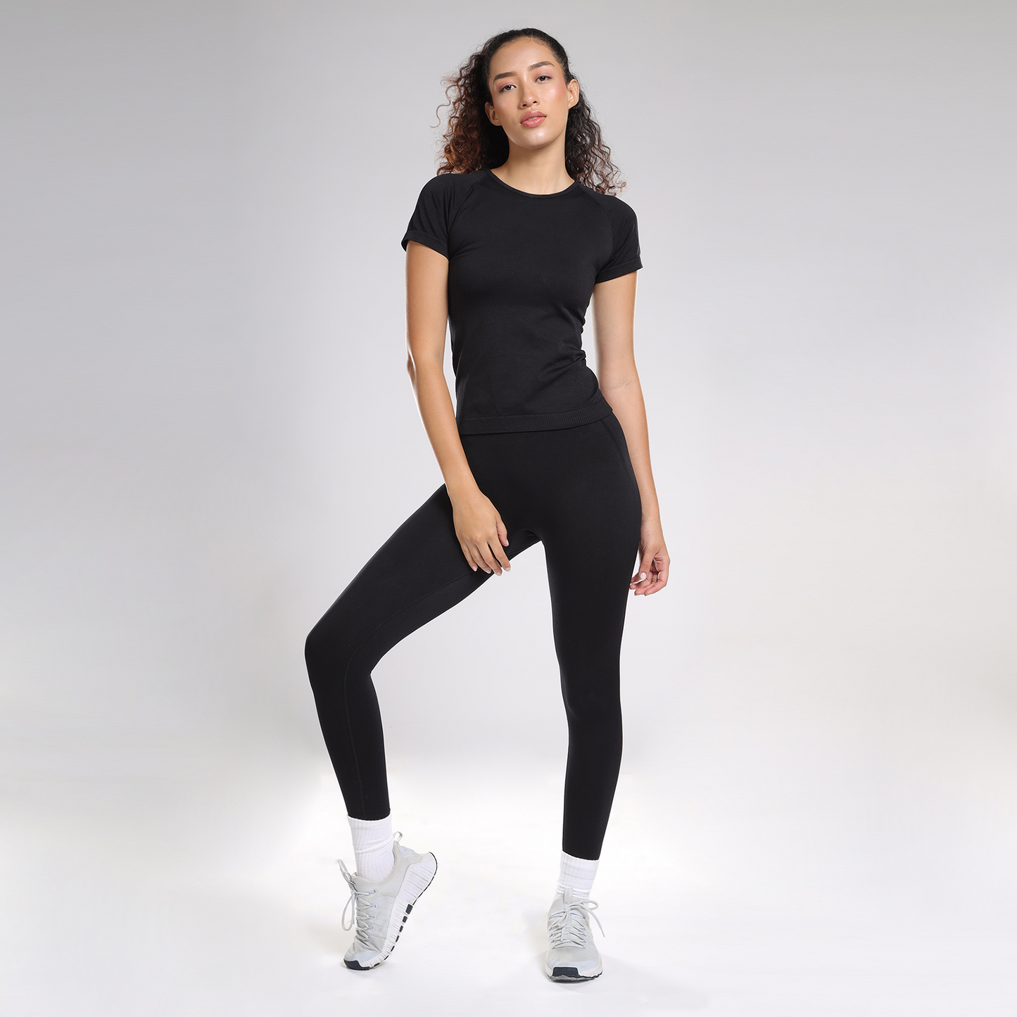 Aria Seamless Tee - Black