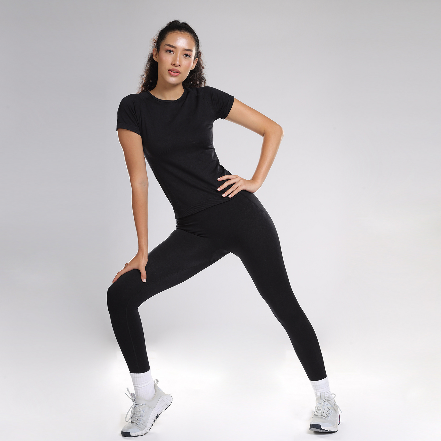 Aria Seamless Tee - Black