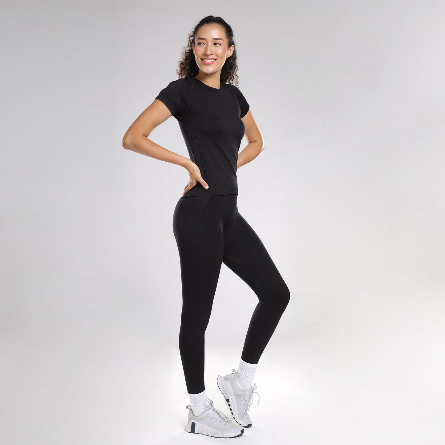 Aria Seamless Tee - Black