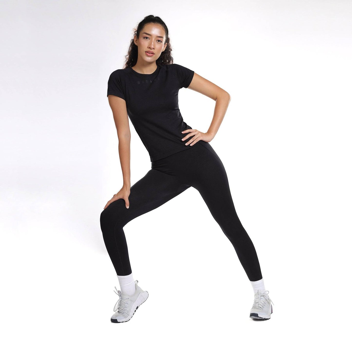 Aria Seamless Tee - Black