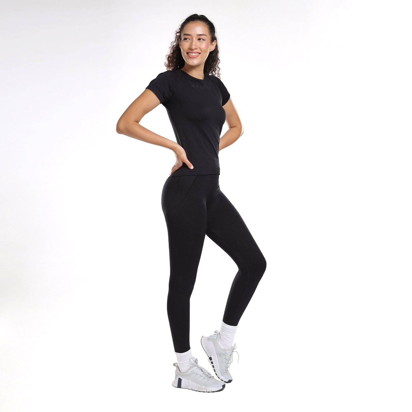 Aria Seamless Tee - Black